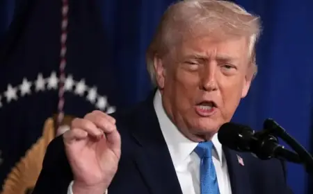 Bessent Dismisses Danish Treasury Sales; Trump Lands in Davos Amid Greenland Tensions