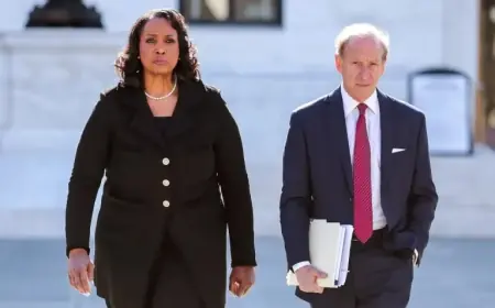 Supreme Court Debates Lisa Cook’s Future on Federal Reserve Board