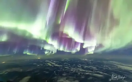 Pilot Captures Stunning Aurora Display from 37,000 Feet in Historic Photos