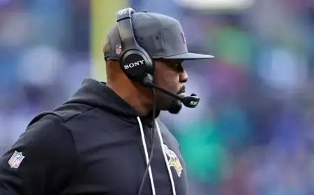 Vikings Extend Contract with Defensive Coordinator Brian Flores