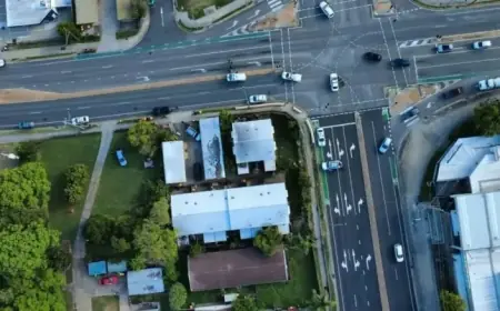 Queensland Police Close Streets Amid Armed Man Report in Bellbird Park