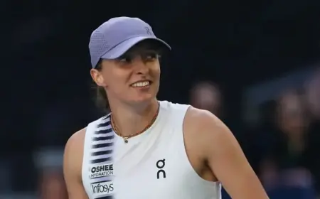 Świątek Dominates Match in Straight Sets, Opponent Struggles to Compete