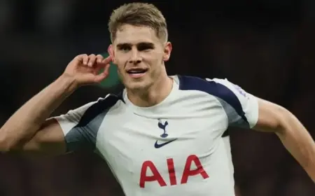 Tottenham Blocks Micky van de Ven Exit, Plans New Contract Talks