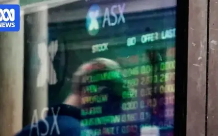 Australian Dollar Soars to 15-Month High as Gold Surpasses $4,900