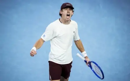 Australian Open Day 6: Star Booed, Twerks; Tournament Adapts to Heat