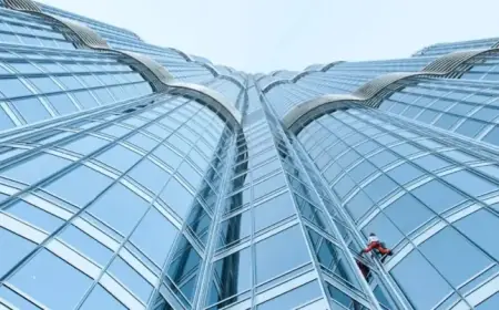 Experience Skyscraper Climbing: A Thrilling Adventure Guide