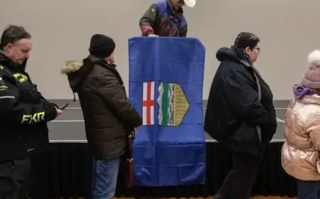 Hundreds Rally to Support Alberta’s Secession from Canada Referendum