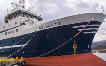 Melkart-3 Conducts Trawling Operations Near Svalbard