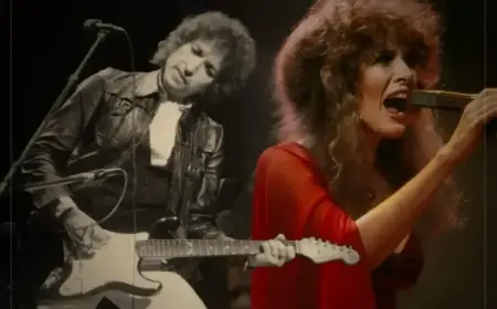 Bob Dylan’s Influence on Stevie Nicks: Embracing Her Poet Identity