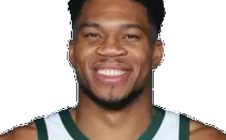 Giannis Antetokounmpo Injures Calf in Friday’s Game