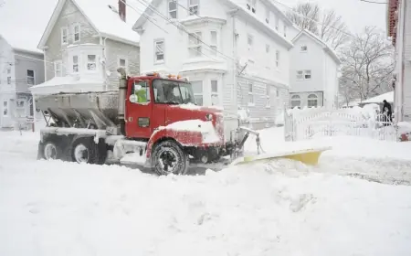 Boston snow storm: the weekend setup that can snarl travel, transit, and city services into Monday