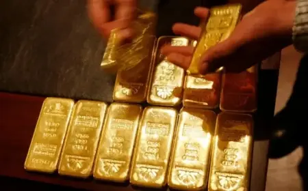 “‘Sell America’ Triggers Gold and Silver Rush Among Everyday Investors”