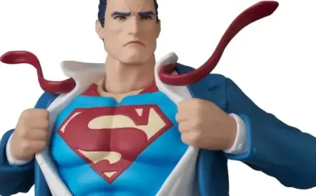 New Superman Figure Features Clark Kent in Batman: Hush Version