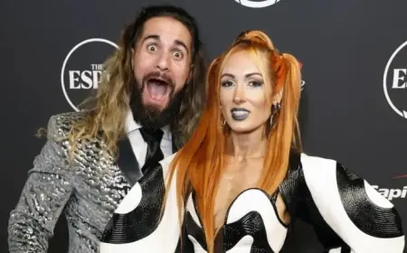 WWE Producer Reflects on Discovering Seth Rollins and Becky Lynch’s Relationship