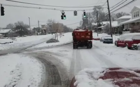 Louisville weather radar turns into a warning map as snow bands build and the GFS model keeps the cold locked in