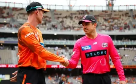 Scorchers Win Toss, Opt to Chase in Crucial Decider