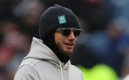 Mike McDaniel Declines Bills Offer, Focuses on AFC West Future