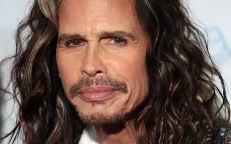 Steven Tyler Honors Singer as a “National Treasure”