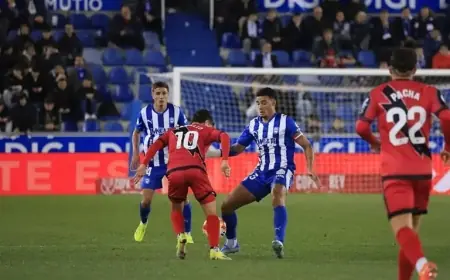 Coudet Chooses Boyé-Martínez Duo, Benavídez as Center-Back Against Betis