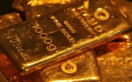 Gold Surges Past Record $5k as Investors Hedge Against Trump