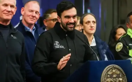 NYC Mayor Mamdani Digs Van Out of Brooklyn Snowstorm