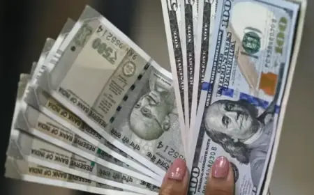 Dollar Falls to 4-Month Low Amid Yen Support, Pressuring U.S. Equities