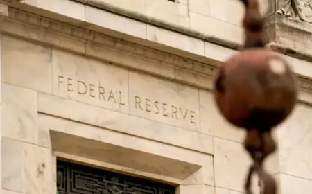 Fed Rate Pause Looms, Bond Investors Shift Towards Risk