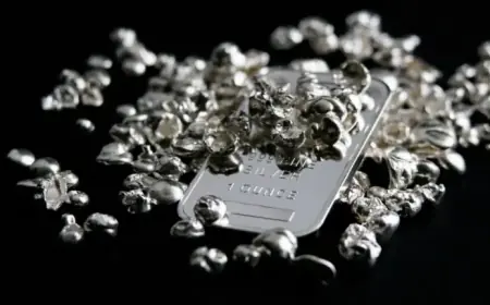 ETF Volume Surges as Silver’s Parabolic Rally Rivals S&P 500 Fund