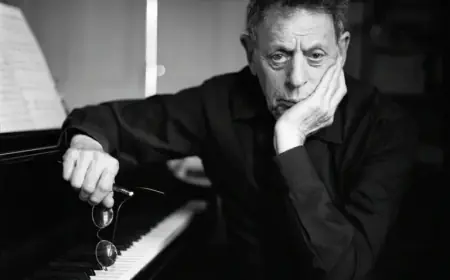 Philip Glass Withdraws World Premiere from Kennedy Center