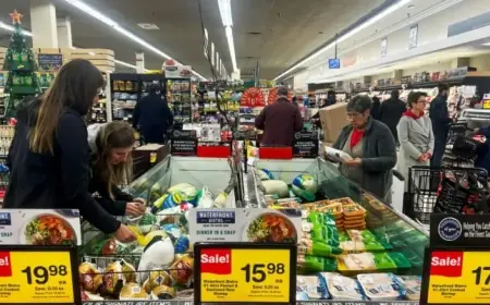 US Consumer Confidence Plummets to 11.5-Year Low