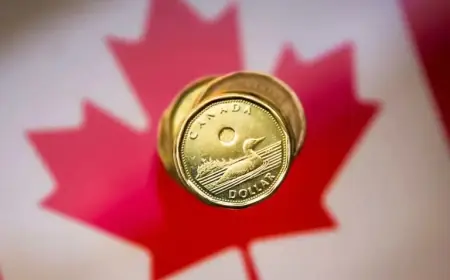 Canadian Dollar Achieves Record Weekly Gain Since May, While Greenback Declines