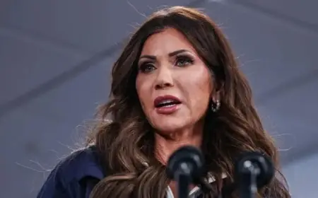 House Democrats Prepare to Impeach Noem if Trump Doesn’t Act, Jeffries Warns