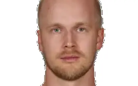 Elias Pettersson Records Assist in Sunday’s Game Against Penguins