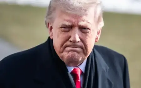 Gold Rises as Trump Weakens Dollar, UBS Warns of U.S. Decline