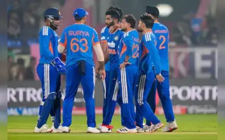 Tim Seifert’s Fiery Fifty Halted by India’s Tight Middle-Overs; New Zealand at 215/7