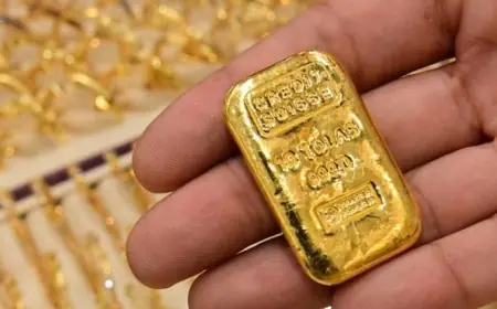 Gold Price Today: spot gold holds near record highs above $5,280 as markets brace for the Fed