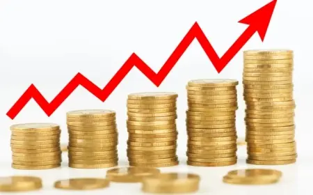 Gold Price Today Holds Near Record Highs Around $5,440 as Investors Hedge Dollar Risk and Rate Uncertainty