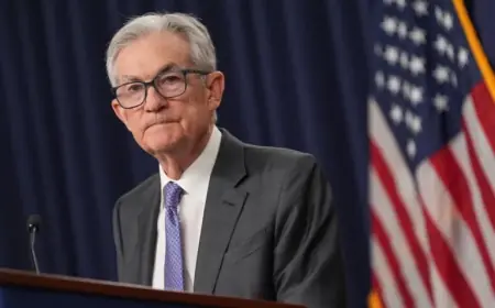 Fed Maintains Rates, Signals Economic Risks Declining