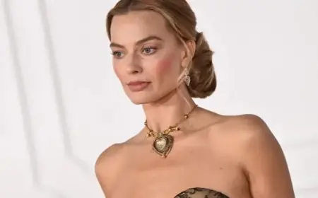 Margot Robbie Dazzles in Elizabeth Taylor’s Cartier Necklace at Premiere