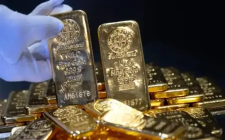 Gold’s Rally Triggers Bearish Stock-Market Signal Unseen in Two Decades
