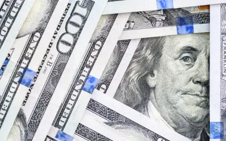 USD Today: Dollar Holds Firm After the Fed Hits Pause, With Traders Watching Rates, Risk Mood, and Emerging-Market Pressure