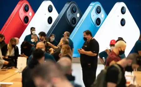 Apple’s Optimistic Forecast Overshadowed by Cost Concerns