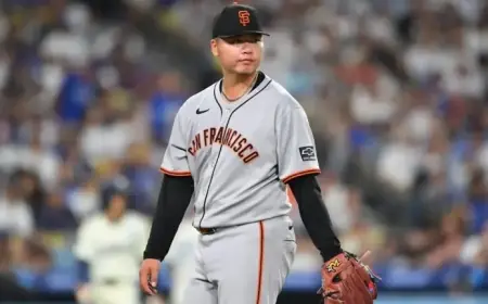 Astros Pursue Giants Trade for Pitching Depth, Overlook Obvious Reunion