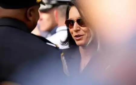 Senate Democrats Demand Briefing on Gabbard’s Presence at Georgia FBI Search