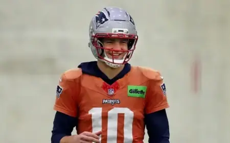 Drake Maye, Mike Vrabel Unconcerned by Patriots QB’s Shoulder Injury