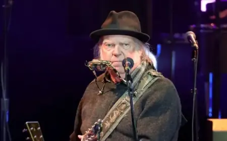 Neil Young Urges Boycott of Trump-Supporting Companies, Criticizes Apple and Verizon
