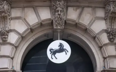 Lloyds to Distribute Billions After Surpassing Profit Forecasts