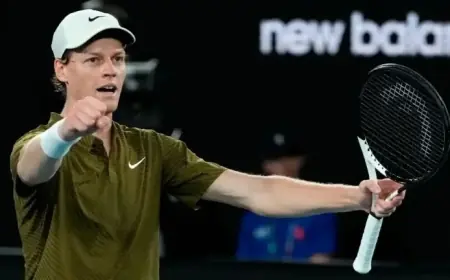 Jannik Sinner Defeats Ben Shelton, Advances to Semis Against Djokovic