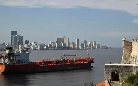 Trump Warns of Tariffs on Nations Supplying Oil to Cuba