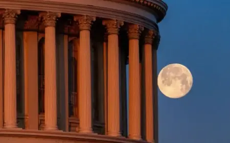 Catch February’s Full Snow Moon This Weekend Near a Glittering Star Cluster